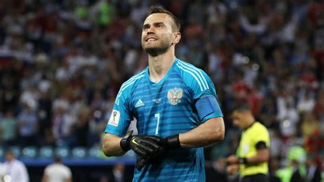 World Cup hero Akinfeev announces Russia retirement | FourFourTwo