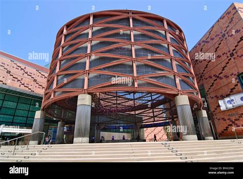 Front Entrance of the California Science Center in Los Angeles Stock ...