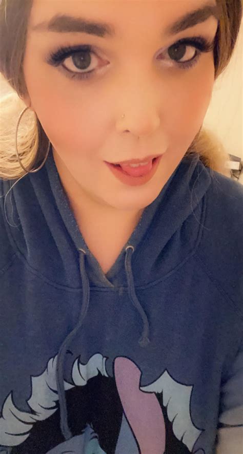 What are your Friday Night plans?🥰 : r/transadorable