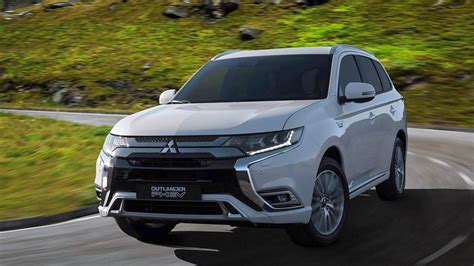 Mitsubishi Outlander PHEV Specs, Range, Performance 0-60 mph