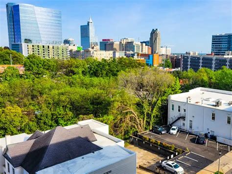 4 Top Hotels In Raleigh With Rooftop Bars (Sip & Stay)