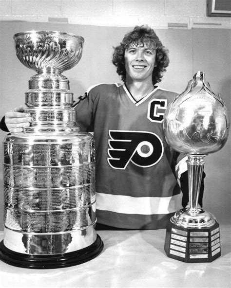 Bobby Clarke poses with Stanley Cup. | Philadelphia flyers, Flyers ...