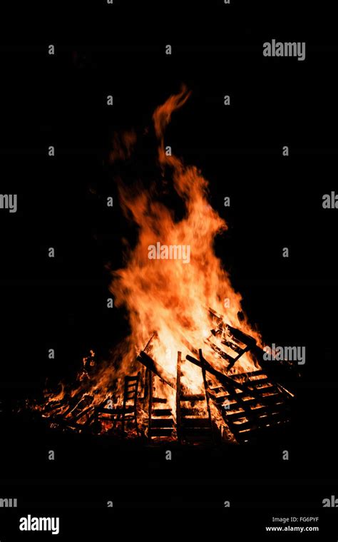 Guy fawkes night and bonfire london hi-res stock photography and images ...