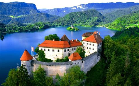 Castle on Lake Bled in Slovenia Image - ID: 290821 - Image Abyss