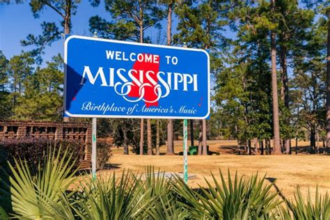 7 Best Small Towns in Mississippi - HWY.CO