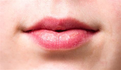 15 Best Home Remedies for Dry Lips - Home Remedies