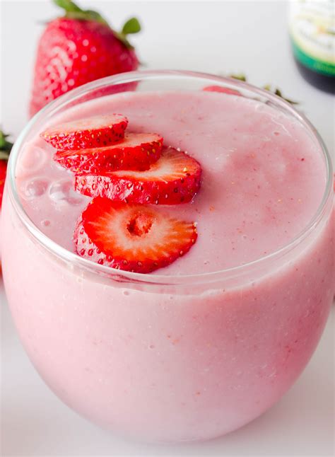 Strawberry Smoothie (Single Serving) - Savvy Naturalista