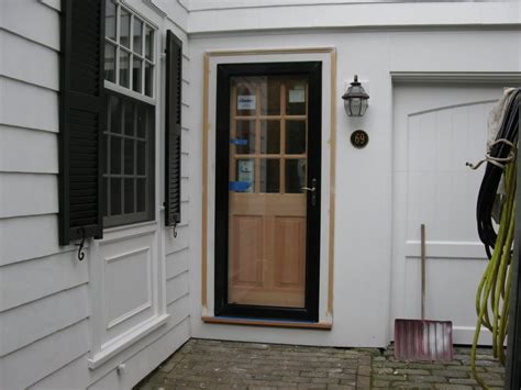 Mobile Home Storm Doors: Choosing Strong, Reliable Doors