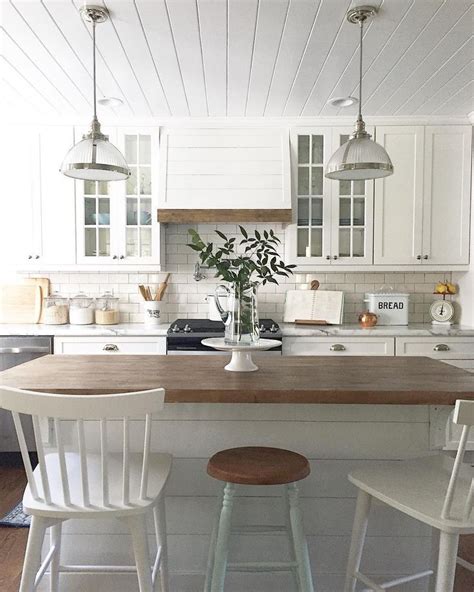 White Farmhouse Kitchen | Farmhouse kitchen design, Home decor kitchen ...