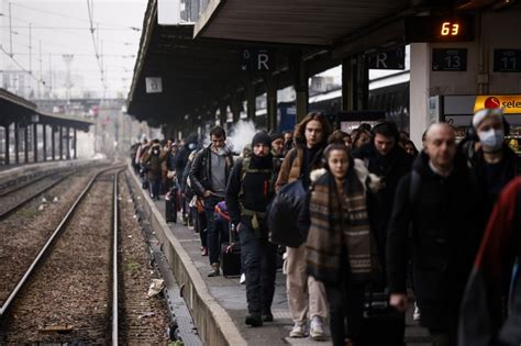 French rail strike causes widespread weekend train cancelations ...