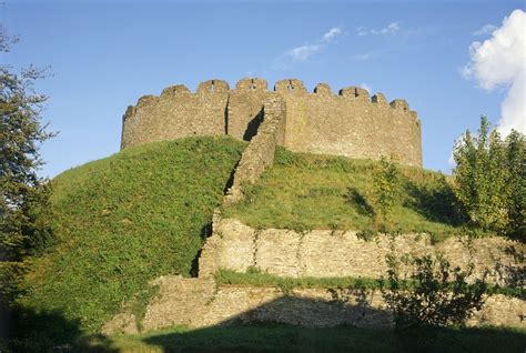 Totnes Castle on AboutBritain.com