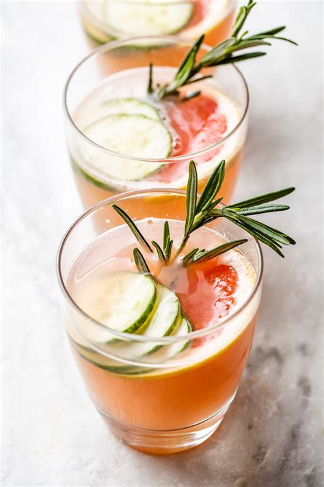 Grapefruit Gin Fizz Cocktail with Cucumber | Low-Carb Recipe | VEEG