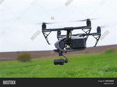 Quadcopter Camera Image & Photo (Free Trial) | Bigstock