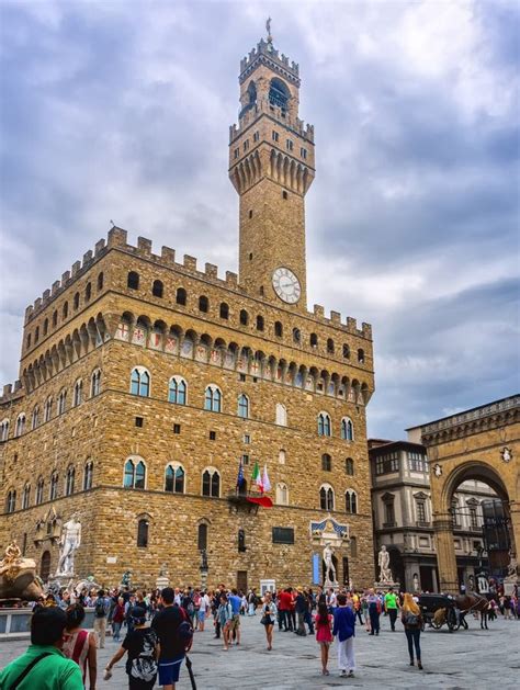 Piazza Del Duomo in Florence, Italy Editorial Photo - Image of building, vecchio: 84357791