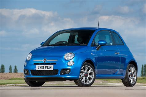 Fiat 500 hatchback pre-facelift pictures | Carbuyer