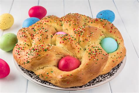 Italian Easter Bread With Dyed Eggs Recipe | Old Farmer's Almanac