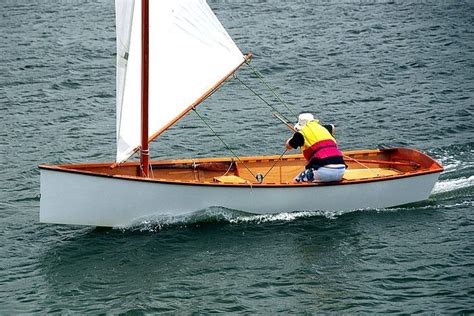 Rigging guide for Goat Island Skiff - Efficient lug sails | Sailboat plans, Sailing dinghy ...