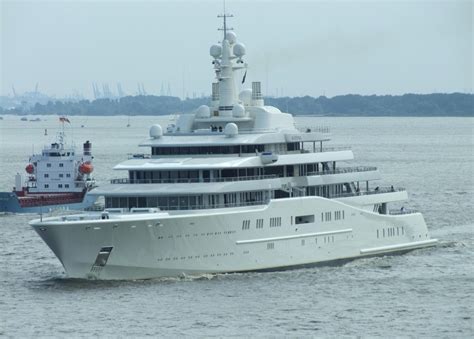 World’s Largest Yacht Eclipse Land in Roman Abramovich's Fleet - eXtravaganzi