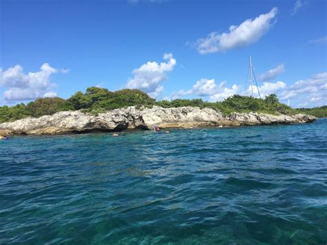 Isla Mujeres snorkeling tours to see the beautiful reefs and fish off the island