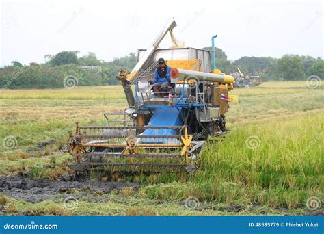 Combine editorial stock image. Image of crop, field, agriculture - 48585779