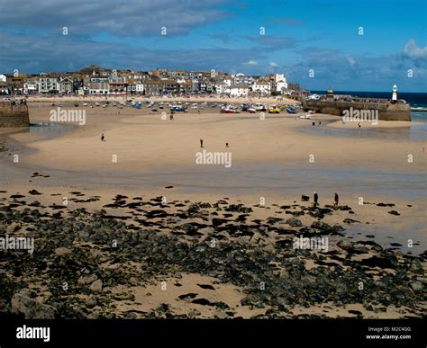 St ives cornwall harbour hi-res stock photography and images - Alamy