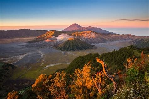 Premium Photo | Amazing sunrise in mount bromo