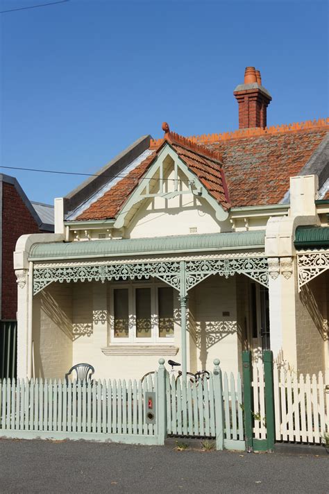 LOVE this house in Melbourne. Lots of lovely houses like this Melbourne, Victoria Australia ...