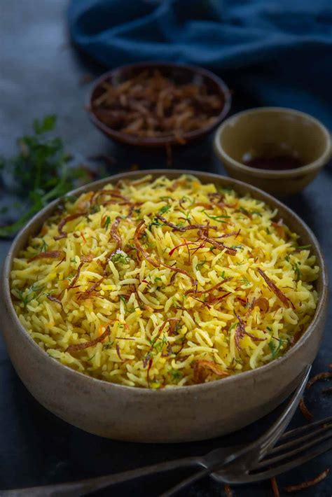 Saffron Rice Recipe (Step by Step + Video) - Whiskaffair