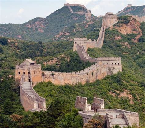 the great wall of china is surrounded by trees and mountains with no people on it