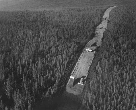 File:Alaska pipeline road construction 1969 FWS.jpg - Wikimedia Commons