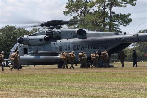 CH-53E heavy-lift helicopters transported over 500 Marines during Air ...