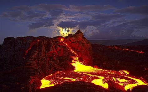 Hawaii-based Sean King photographs lava flows at night on Pahoa island - Telegraph