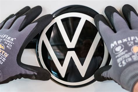 Volkswagen Cuts Production and Night Shifts as Global Chip Shortage ...