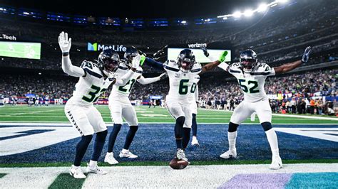 Seahawks Defense Sparkles On The Monday Night Stage