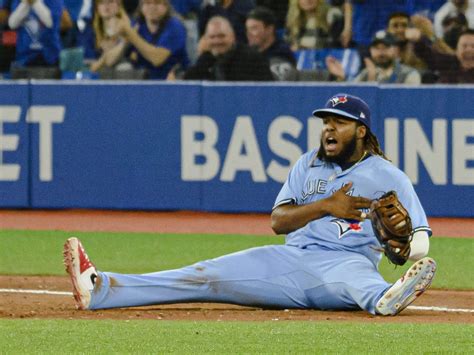 Deft on D, Vlad Guerrero Jr., making his mark at first base for Blue Jays | Toronto Sun