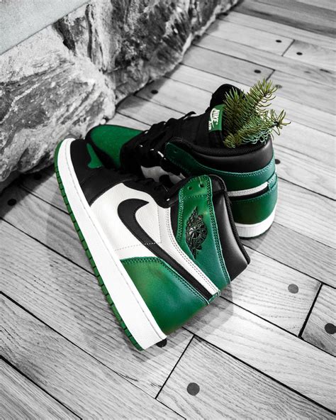 Air Jordan 1 Retro High OG Pine Green 555088-302 - KicksOnFire.com