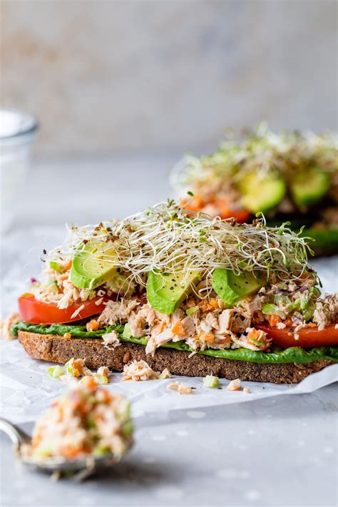 Open Faced Tuna Sandwich with Avocado – How to Go Healthy