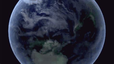 NASA Captures Footage of South Pole During Aurora, Makes a GIF