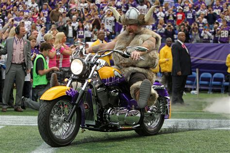 Minnesota Vikings mascot reportedly demands $20,000 a game, is relieved of his duties - SBNation.com