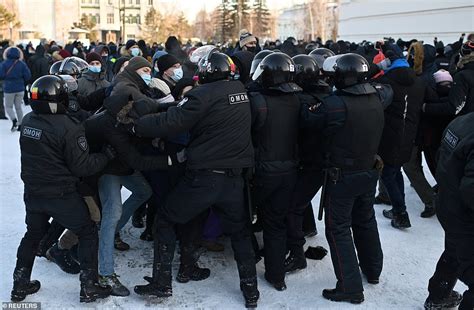 Anti-Putin protests break out across Russia as hundreds take to frozen ...