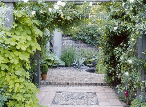 8 Courtyard Flower Garden Ideas