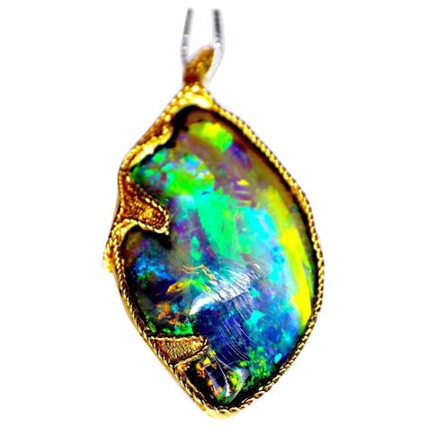 Opal, Gold Pendant, circa 1970s - Gemolithos