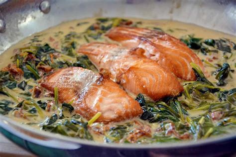 Lachs in Sahne mit Spinat - AlleKochen.com