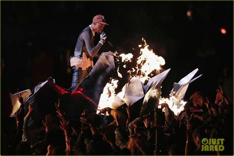 Travis Scott Joins Maroon 5 During Super Bowl Halftime Performance 2019 ...