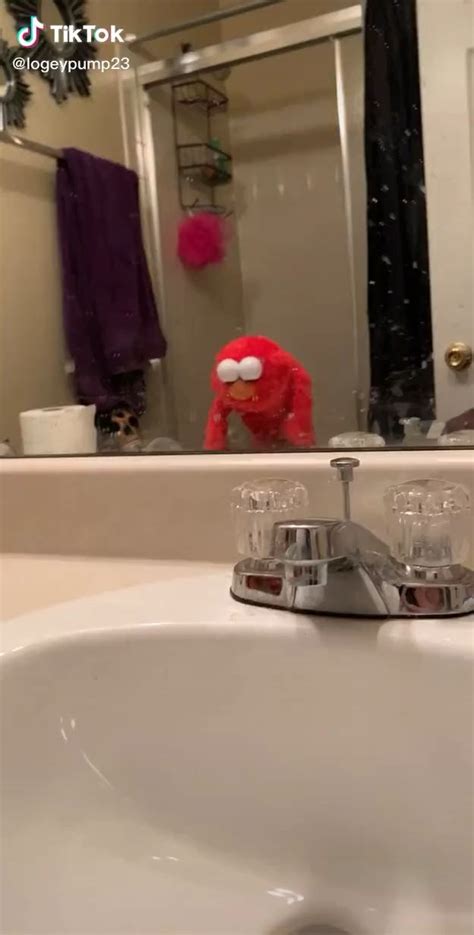 Elmo getting buff💪🏻 [Video] | Funny video memes, Stupid funny, Funny ...