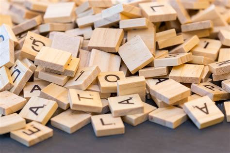 Close up scrabble forming a "build" word - Creative Commons Bilder