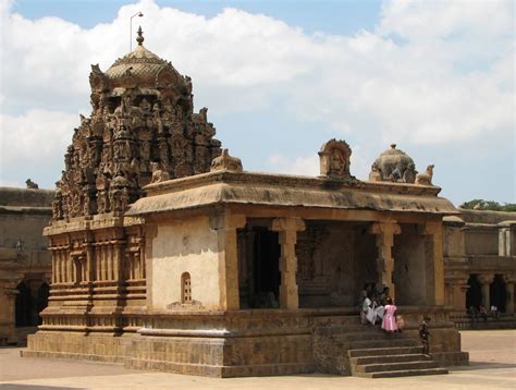 Brihadeeswarar Temple Historical Facts and Pictures | The History Hub