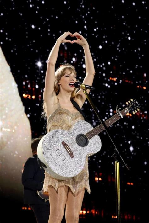 Taylor Swift Gave Blake Lively's Daughters A Sweet Shoutout During An Eras Tour Stop