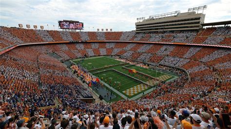 College football heats up with Tennessee-Alabama game - Axios Nashville