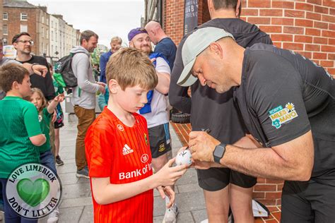 Rory Best 200km walk arrives at International Rugby Experience